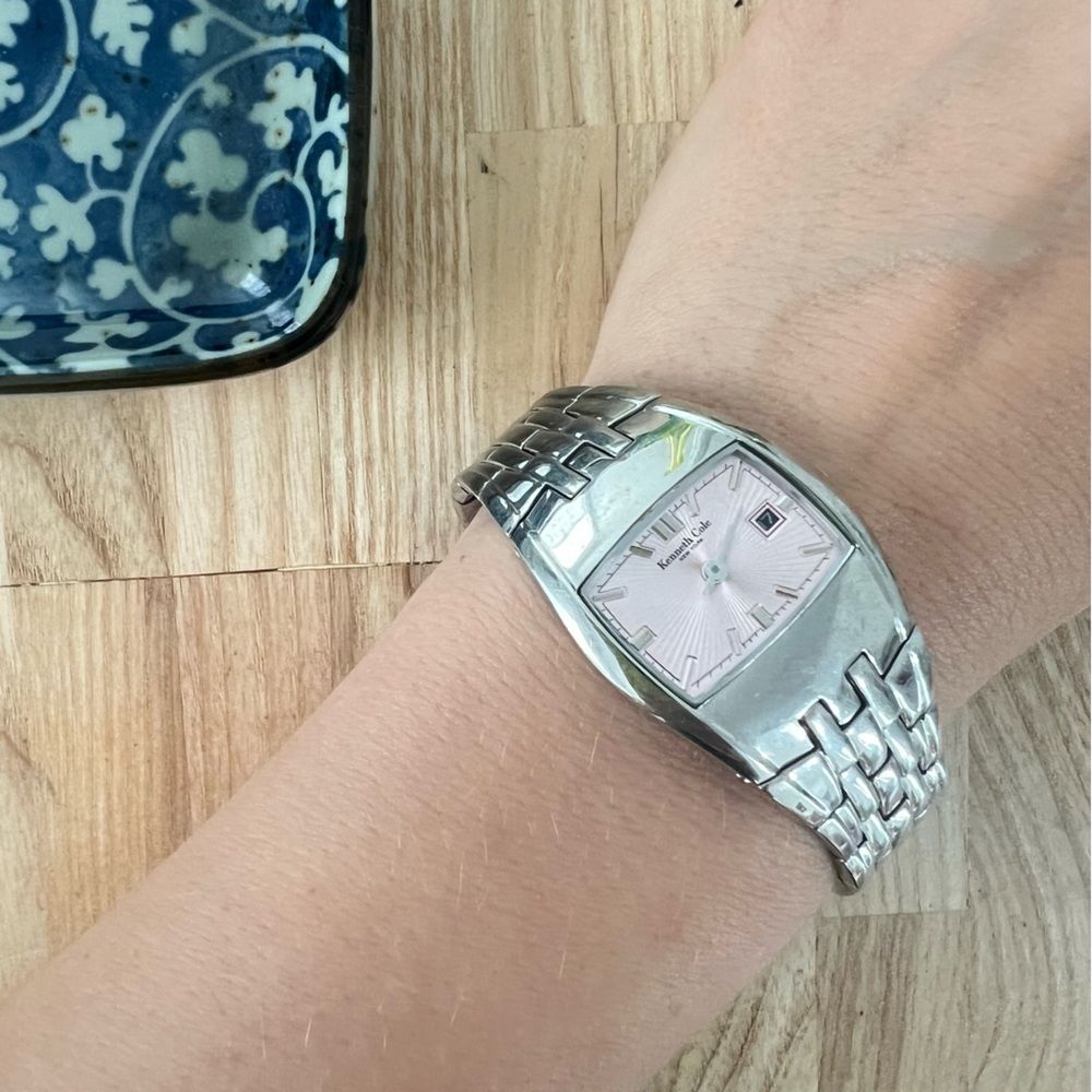 Kenneth Cole New York ladies pink dial silver tone bracelet watch NEW BATTERY